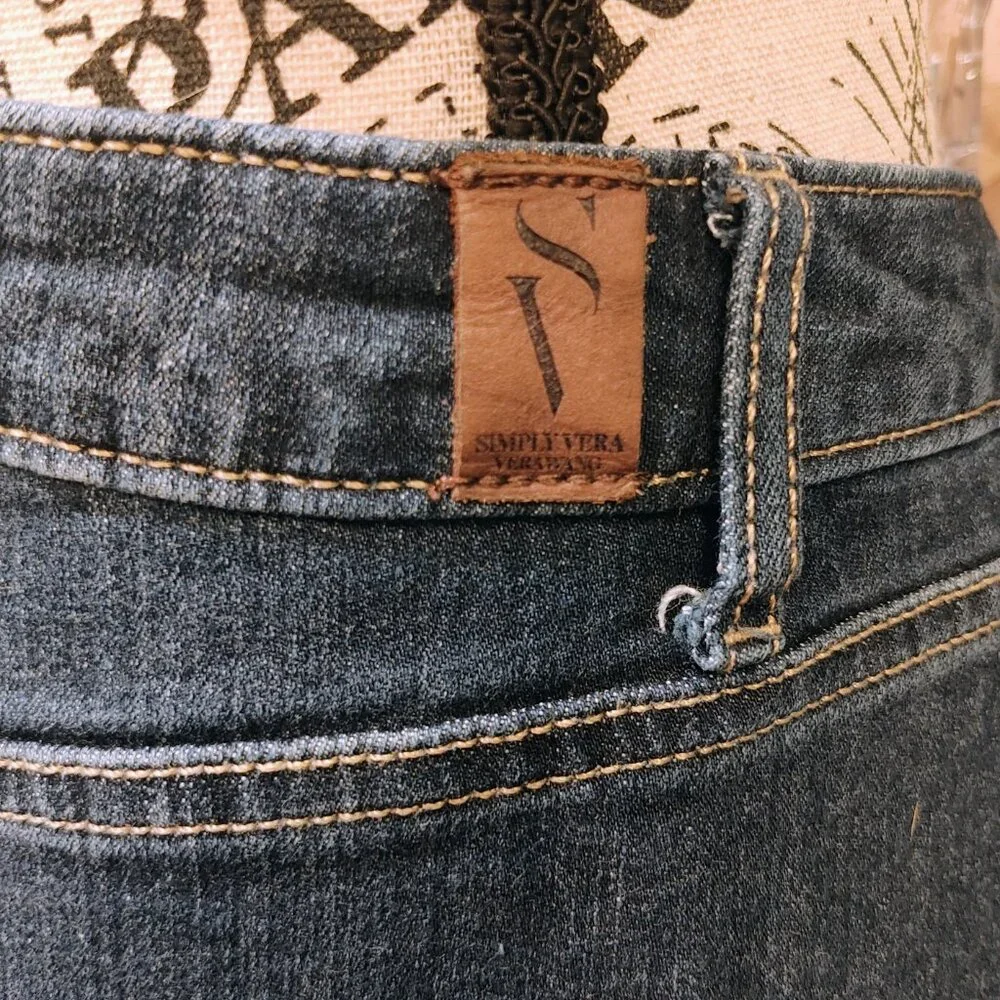 Simply Vera Vera Wang Mid Rise Denim Shorts, Size 16, Used - Picture 3 of 5